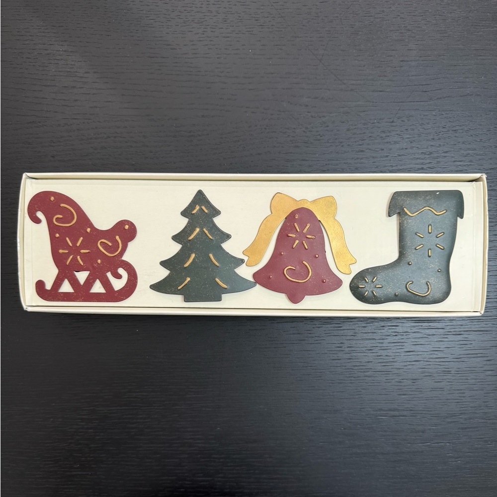 NIB PEIR 1 CHRISTMAS NAPKIN RINGS - SET OF 4